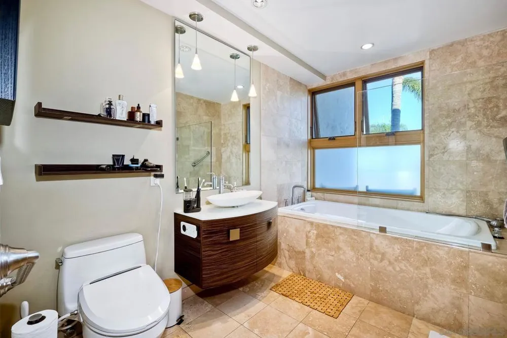 1052 Anchorage Ln San Diego, CA 92106