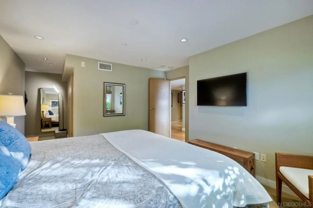 1052 Anchorage Ln San Diego, CA 92106