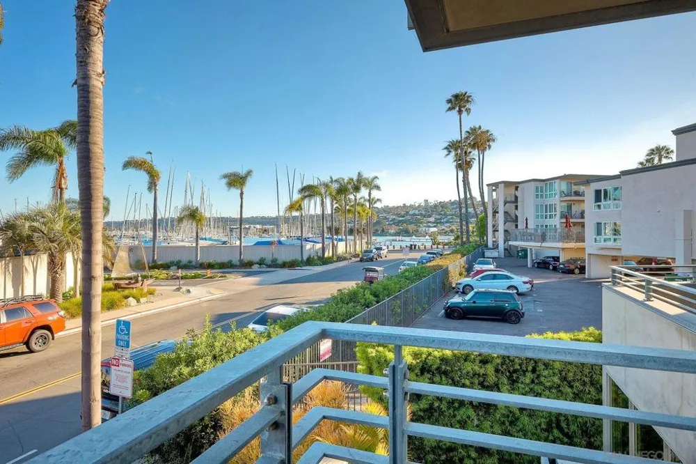 1052 Anchorage Ln San Diego, CA 92106