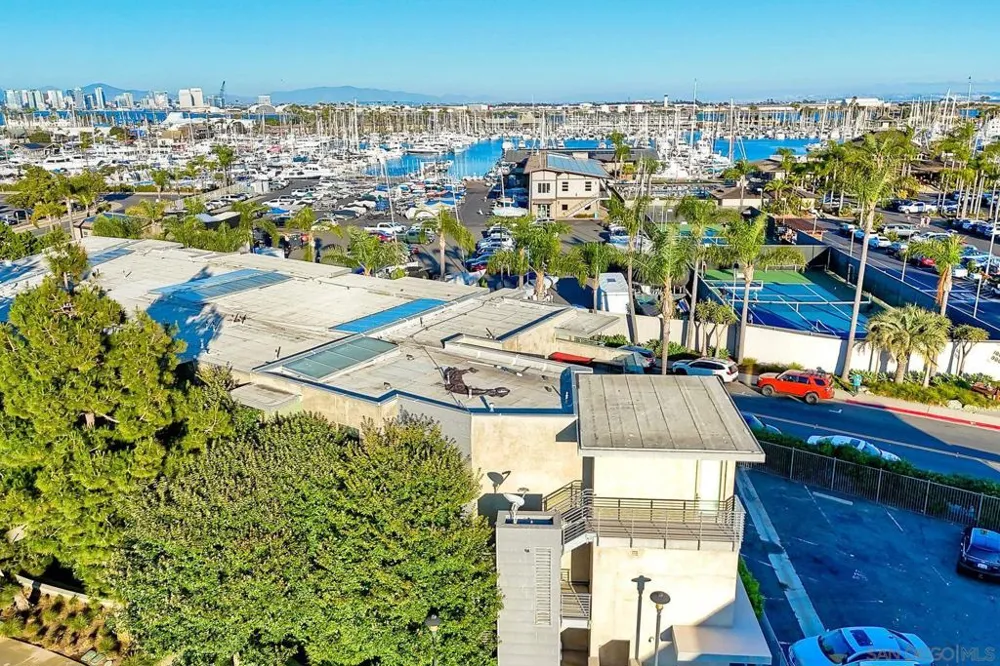 1052 Anchorage Ln San Diego, CA 92106