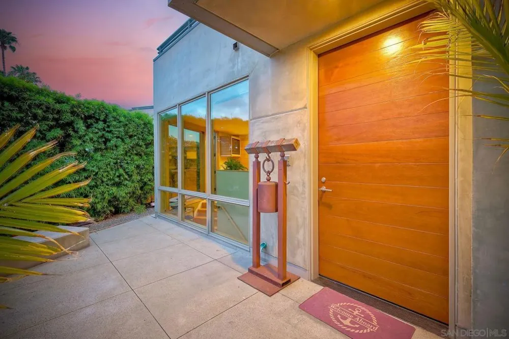 1052 Anchorage Ln San Diego, CA 92106