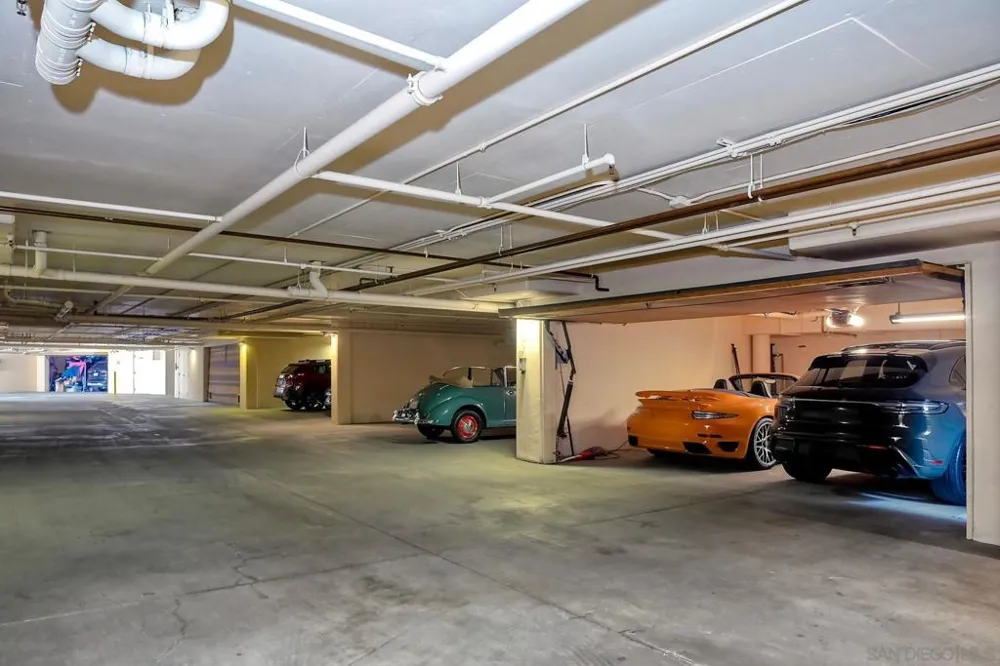 1052 Anchorage Ln San Diego, CA 92106