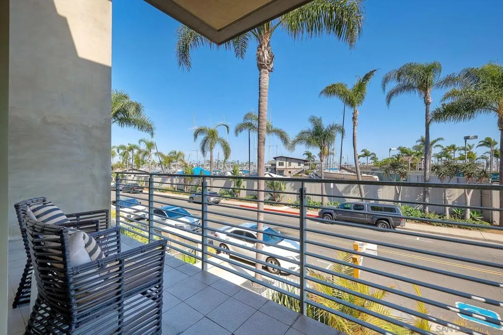 1052 Anchorage Ln San Diego, CA 92106