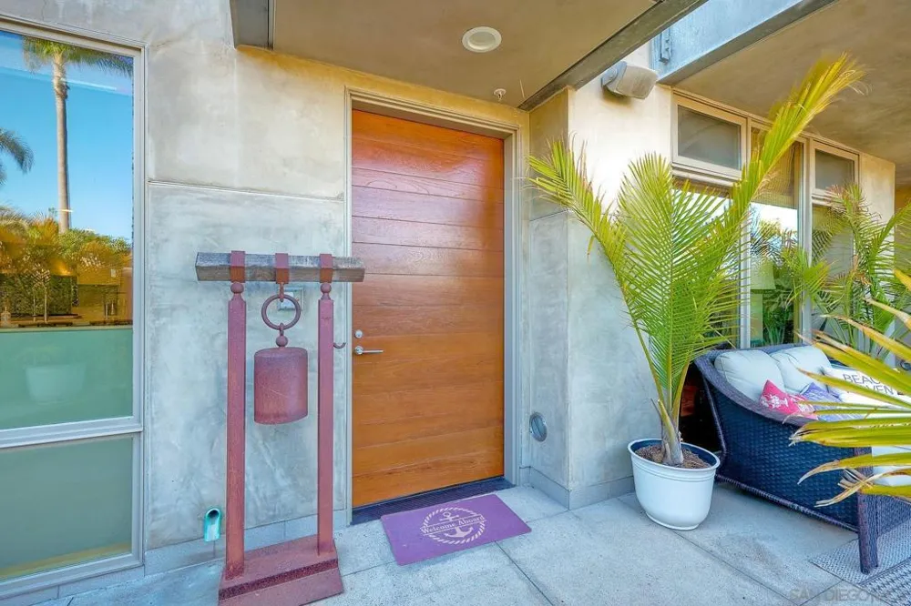 1052 Anchorage Ln San Diego, CA 92106