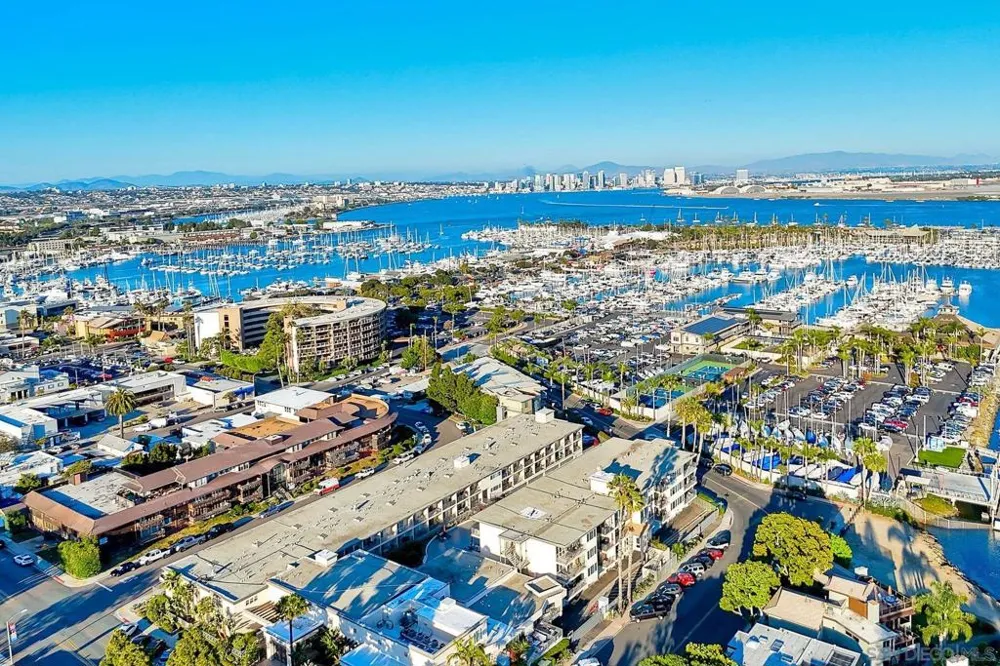 1052 Anchorage Ln San Diego, CA 92106