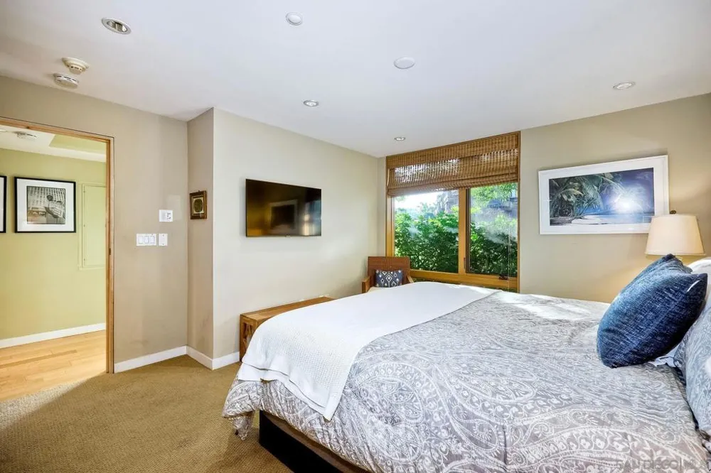 1052 Anchorage Ln San Diego, CA 92106