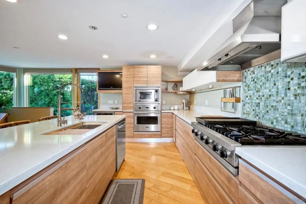 1052 Anchorage Ln San Diego, CA 92106