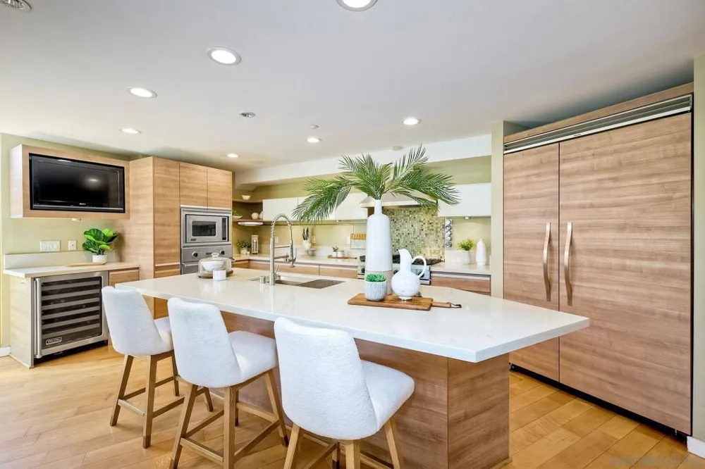 1052 Anchorage Ln San Diego, CA 92106