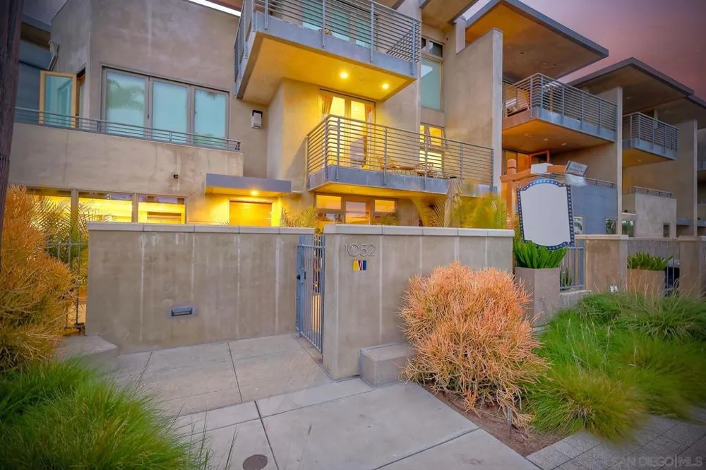 1052 Anchorage Ln San Diego, CA 92106