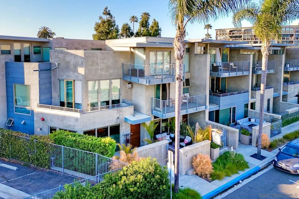 1052 Anchorage Ln San Diego, CA 92106