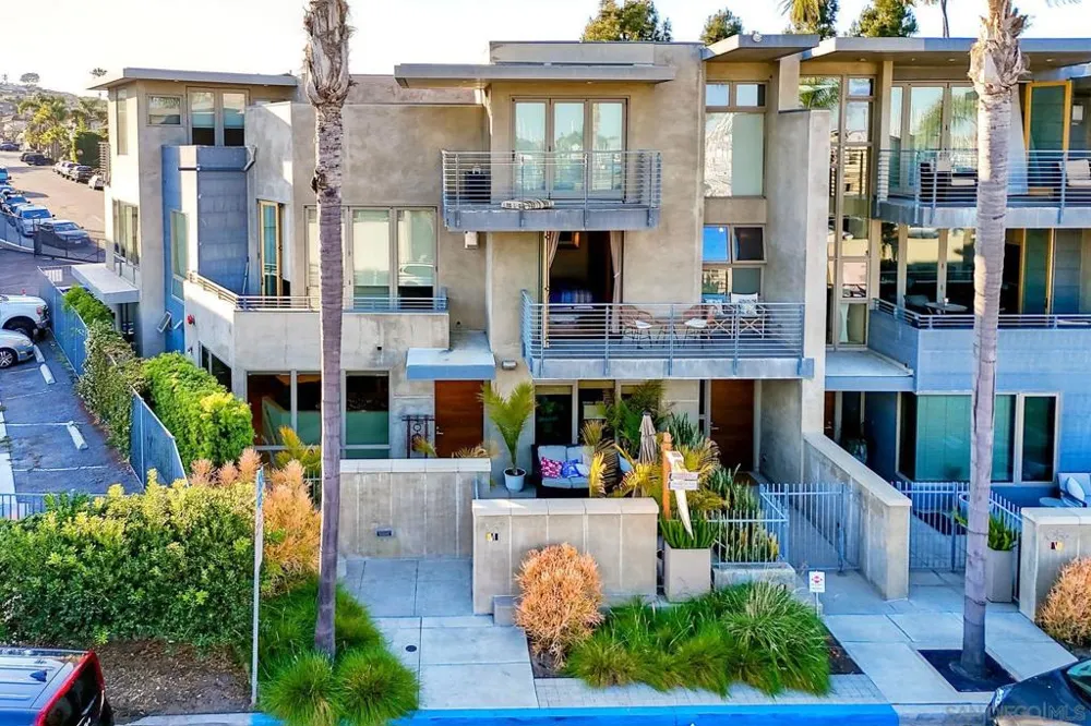 1052 Anchorage Ln San Diego, CA 92106