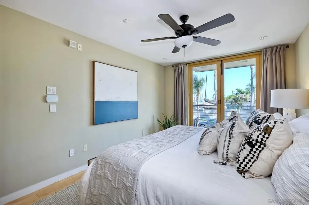 1052 Anchorage Ln San Diego, CA 92106