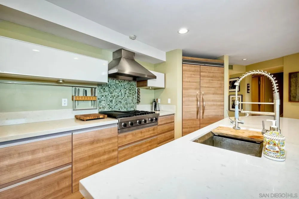 1052 Anchorage Ln San Diego, CA 92106