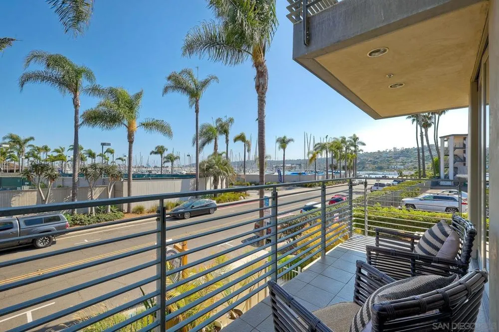 1052 Anchorage Ln San Diego, CA 92106