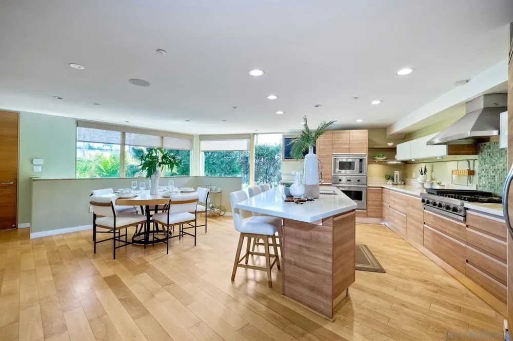 1052 Anchorage Ln San Diego, CA 92106