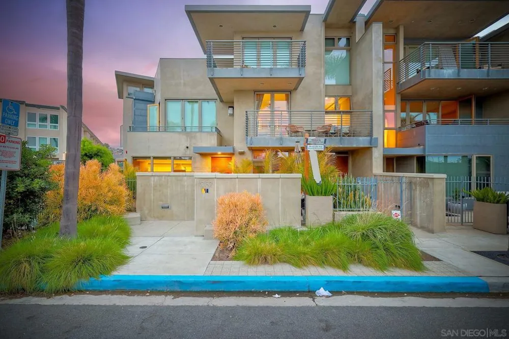 1052 Anchorage Ln San Diego, CA 92106