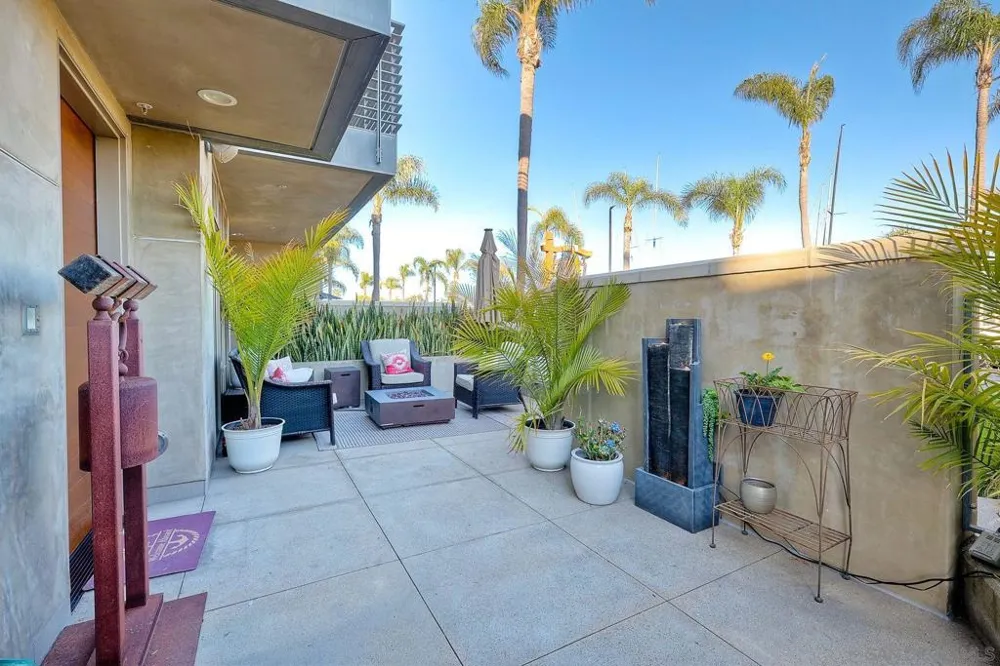 1052 Anchorage Ln San Diego, CA 92106
