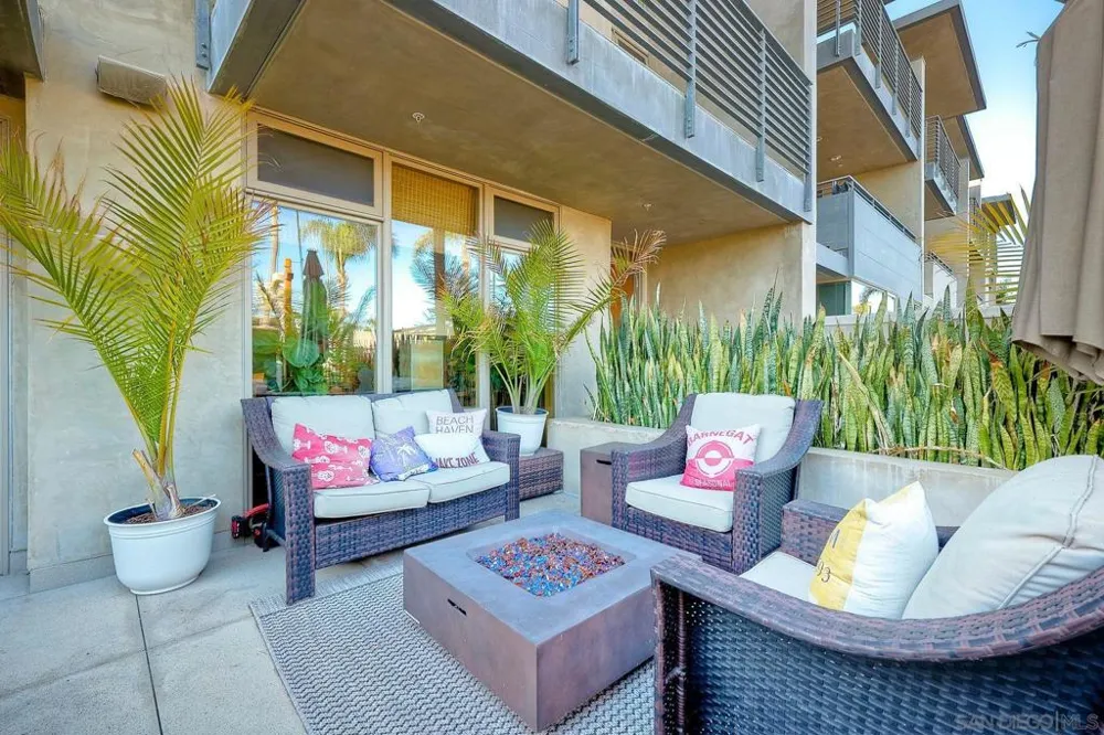 1052 Anchorage Ln San Diego, CA 92106