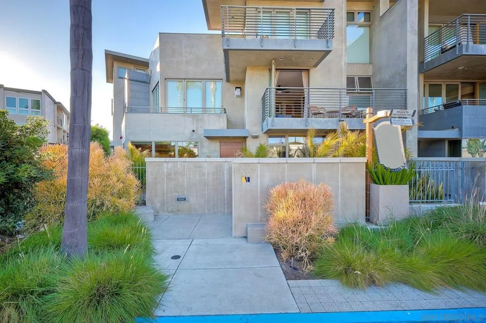 1052 Anchorage Ln San Diego, CA 92106
