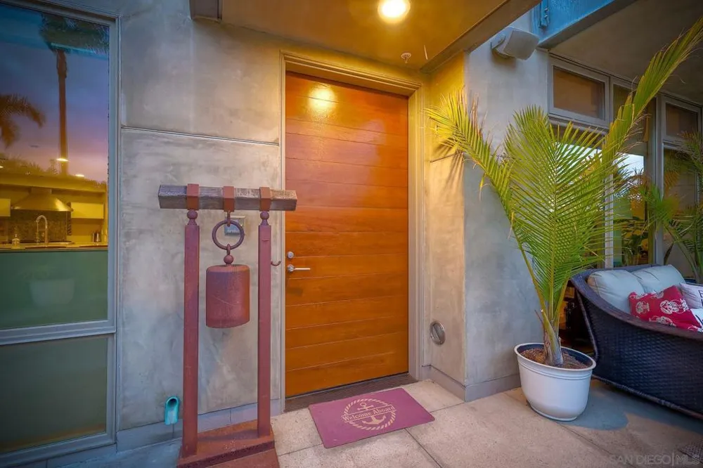 1052 Anchorage Ln San Diego, CA 92106