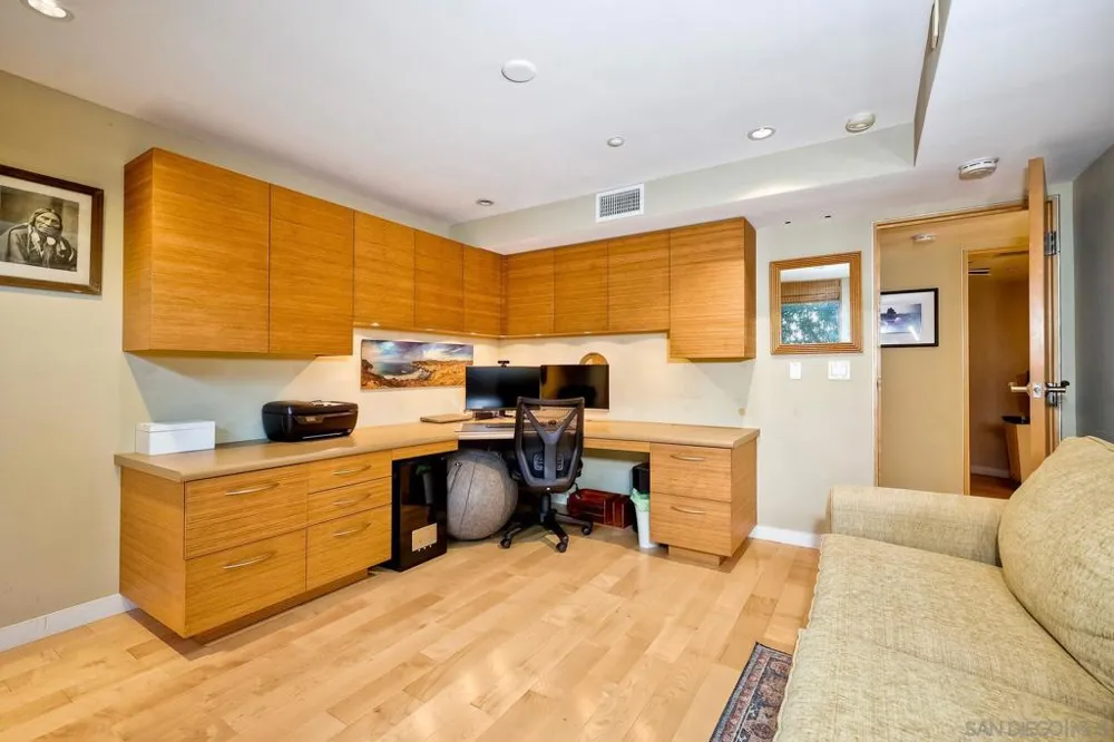 1052 Anchorage Ln San Diego, CA 92106