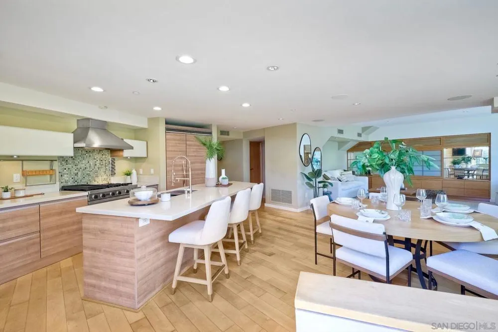 1052 Anchorage Ln San Diego, CA 92106