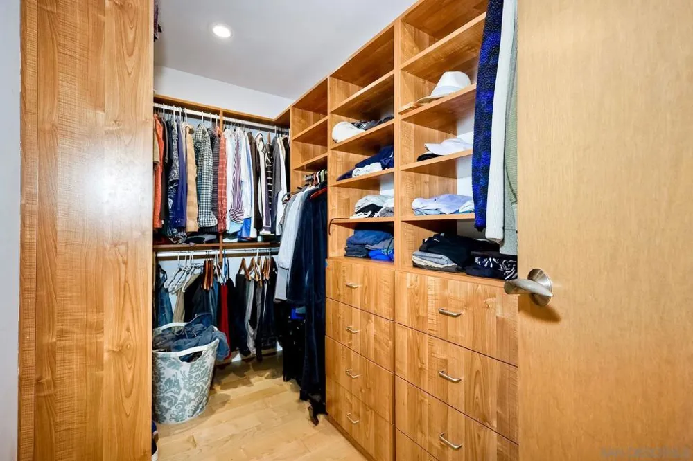 1052 Anchorage Ln San Diego, CA 92106