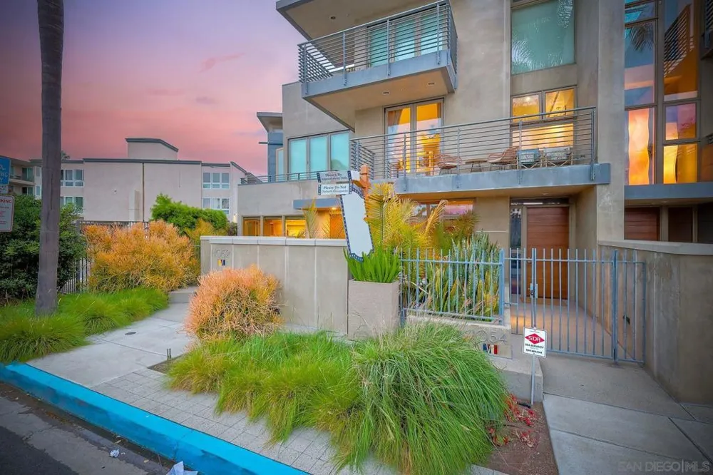 1052 Anchorage Ln San Diego, CA 92106