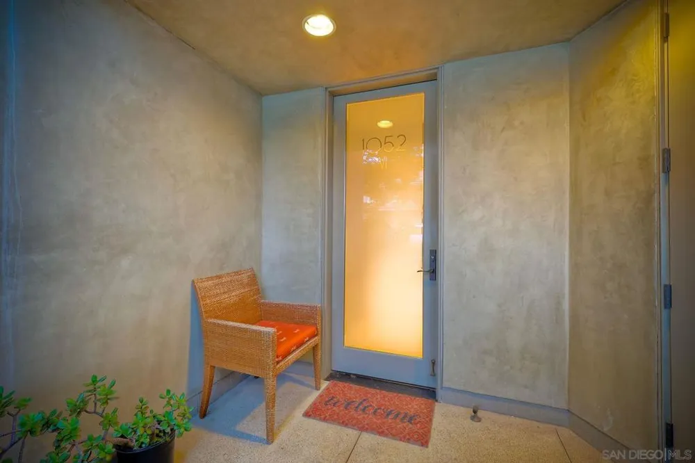 1052 Anchorage Ln San Diego, CA 92106