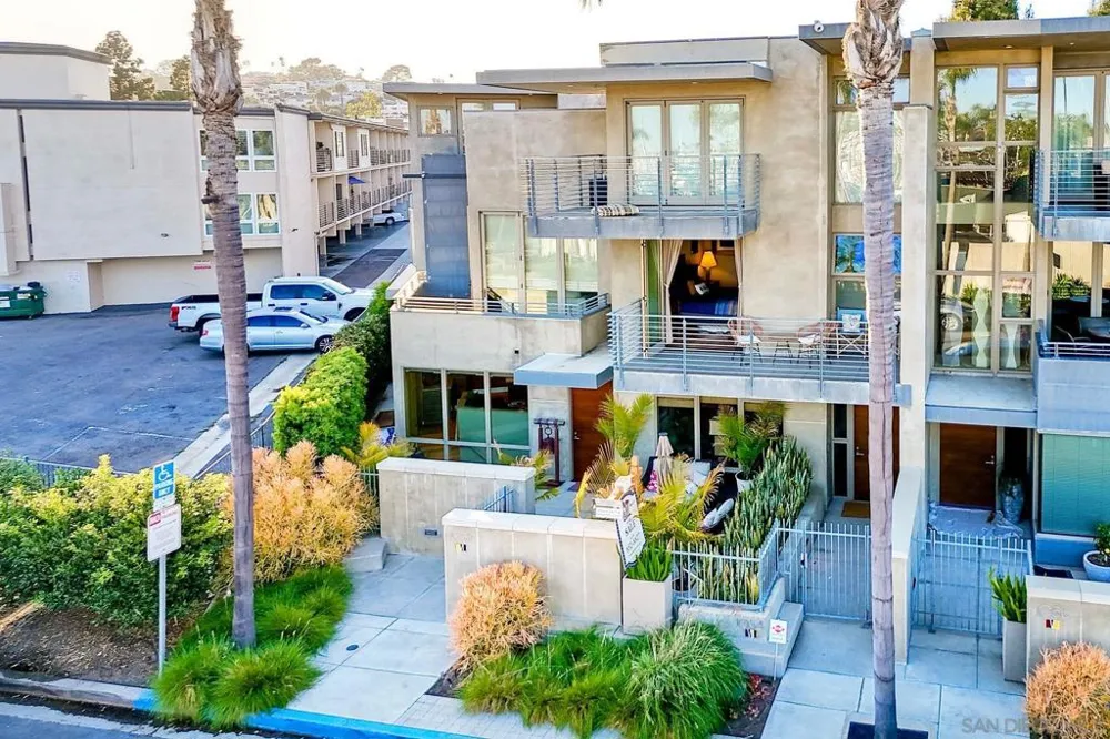 1052 Anchorage Ln San Diego, CA 92106