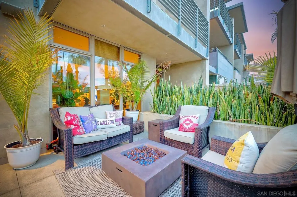 1052 Anchorage Ln San Diego, CA 92106