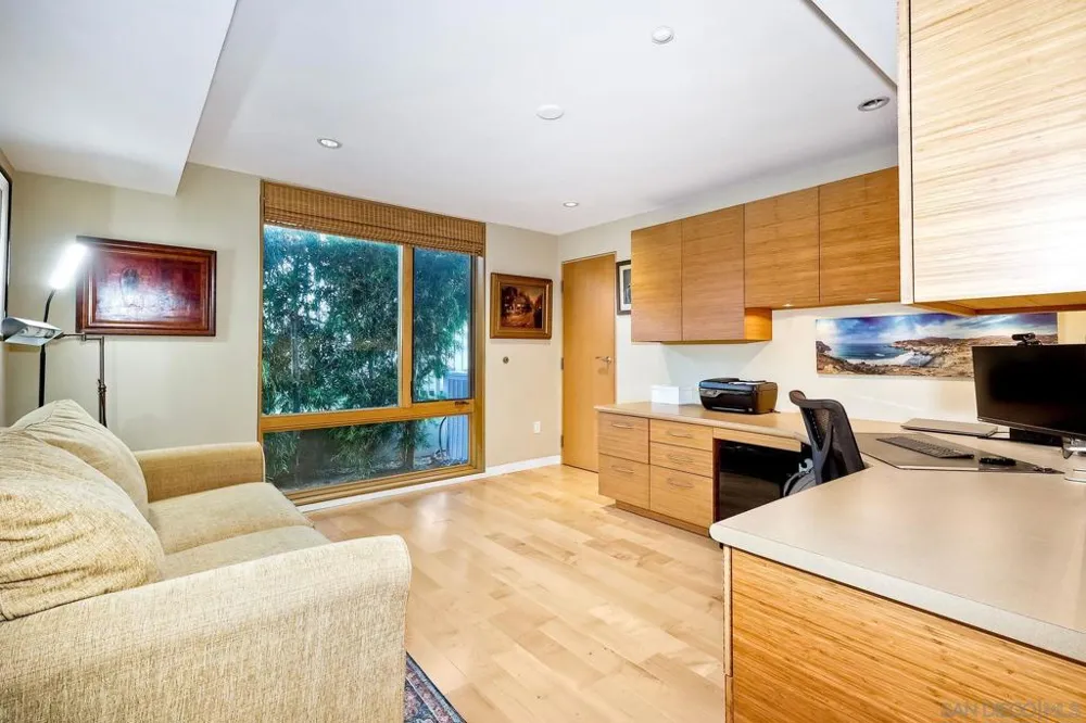 1052 Anchorage Ln San Diego, CA 92106