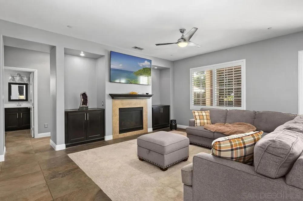 1018 Bellingham Dr Oceanside, CA 92057