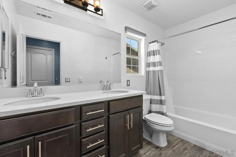 1018 Bellingham Dr Oceanside, CA 92057