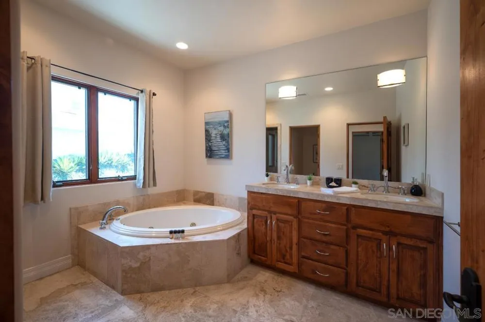5556 Calumet Avenue La Jolla, CA 92037