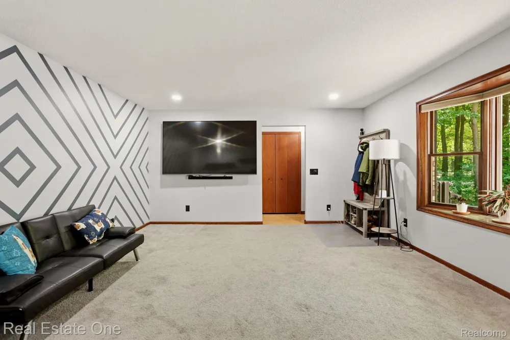 6218 Sturgeon Creek Parkway Midland City, MI 48640