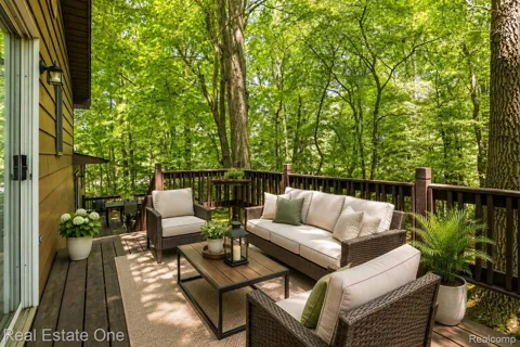 6218 Sturgeon Creek Parkway