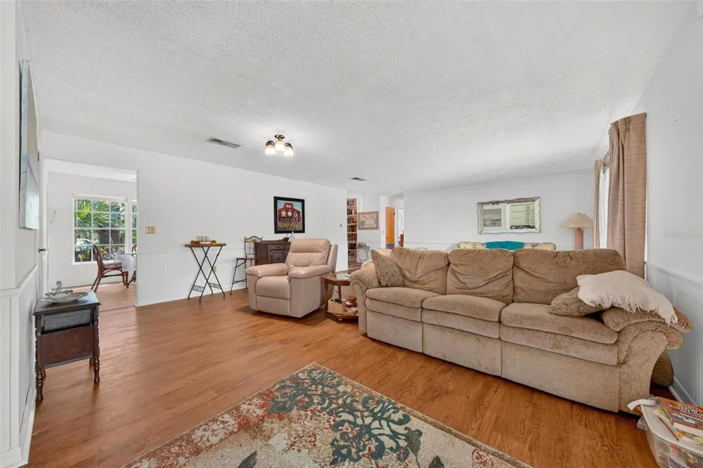 16529 ORANGE AVENUE Umatilla, FL 32784