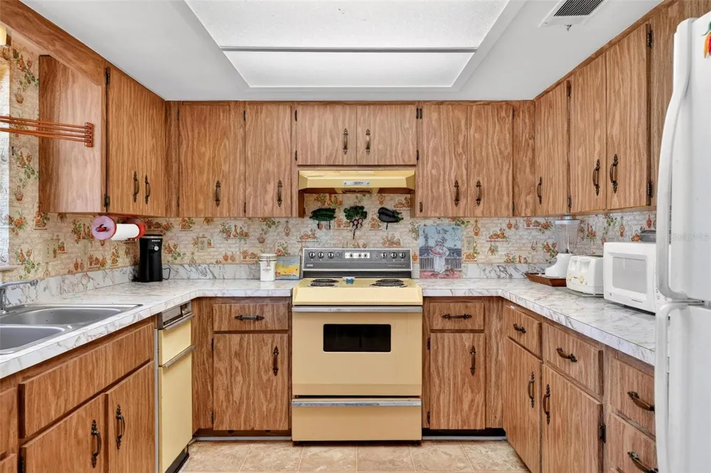 16529 ORANGE AVENUE Umatilla, FL 32784