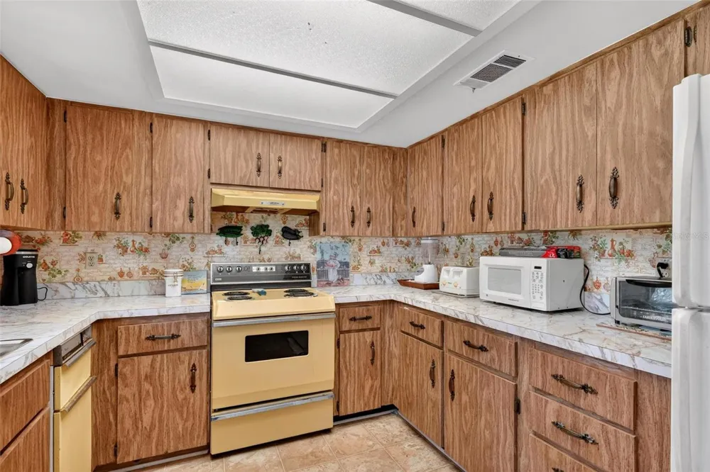 16529 ORANGE AVENUE Umatilla, FL 32784