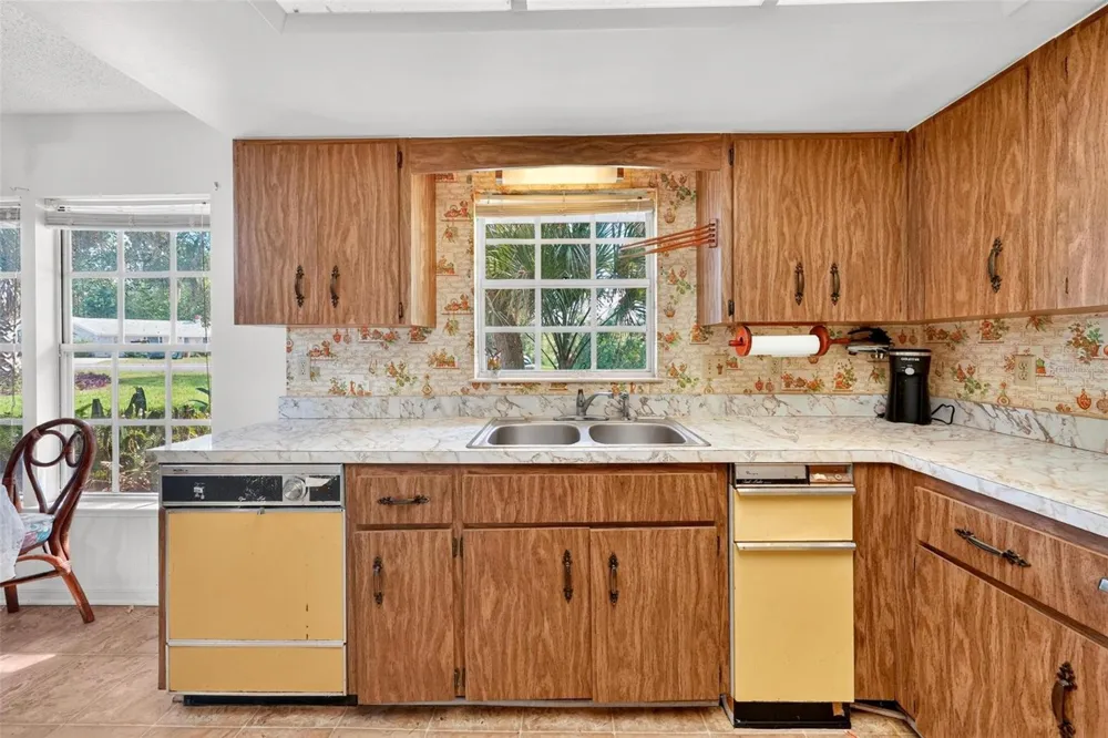 16529 ORANGE AVENUE Umatilla, FL 32784