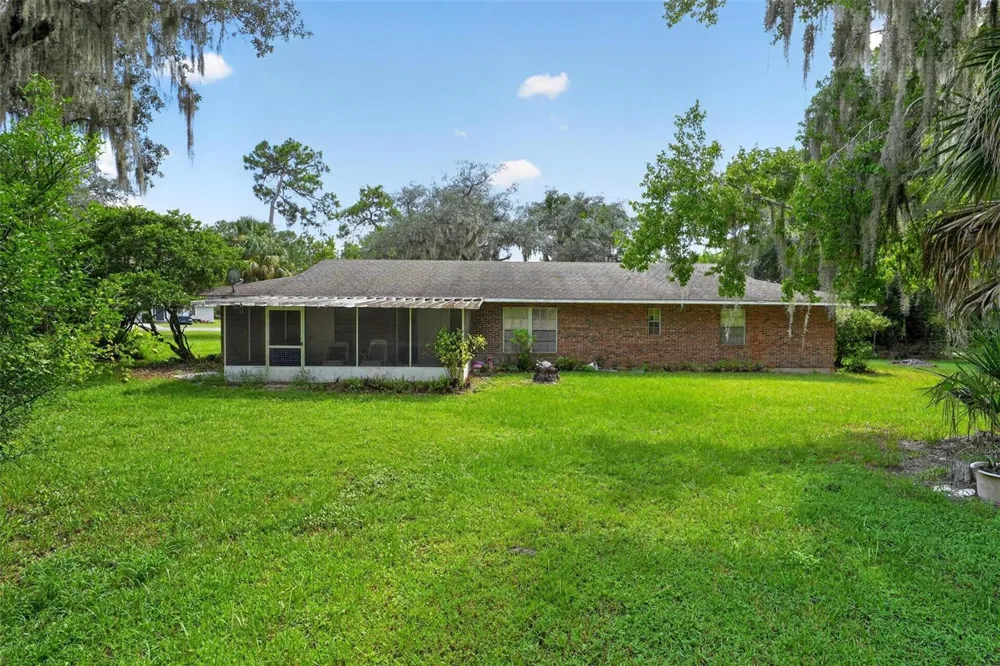 16529 ORANGE AVENUE Umatilla, FL 32784