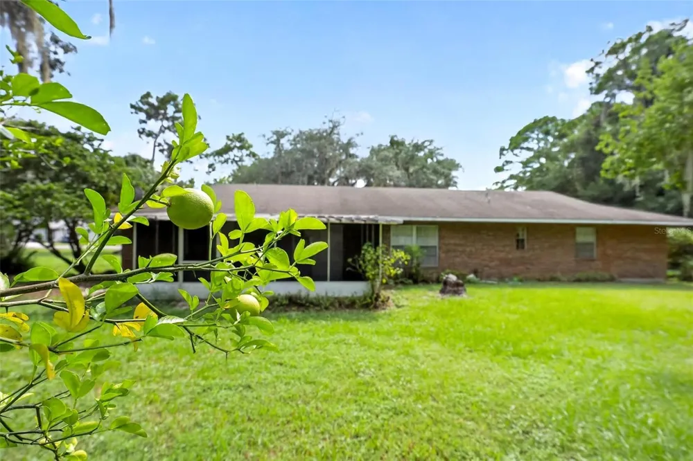 16529 ORANGE AVENUE Umatilla, FL 32784