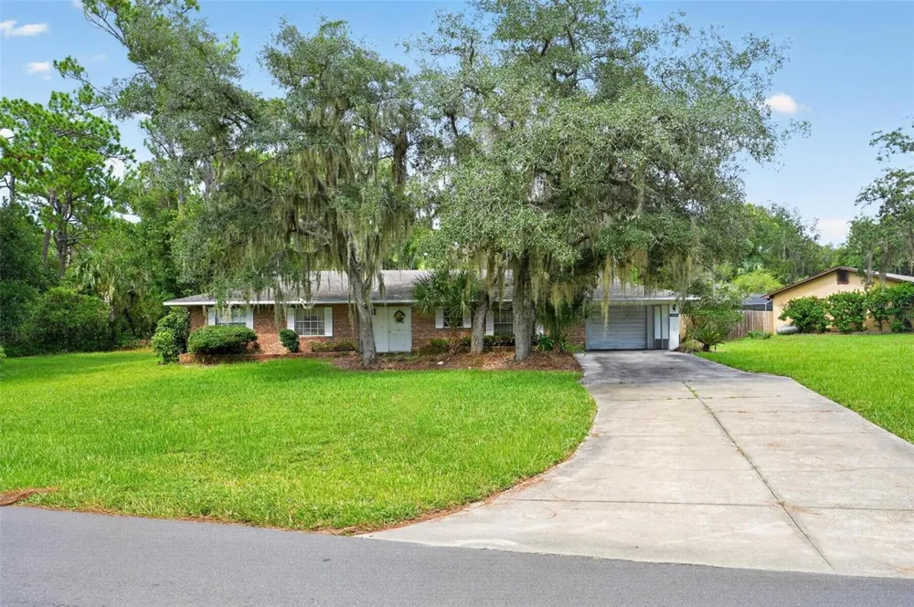16529 ORANGE AVENUE Umatilla, FL 32784