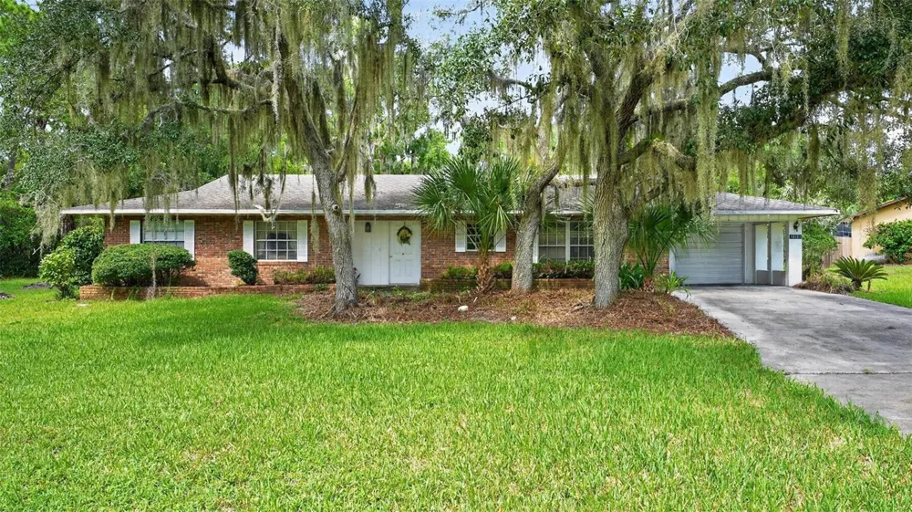 16529 ORANGE AVENUE Umatilla, FL 32784