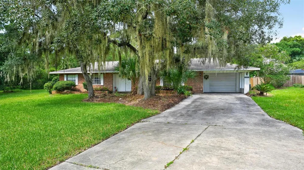 16529 ORANGE AVENUE Umatilla, FL 32784