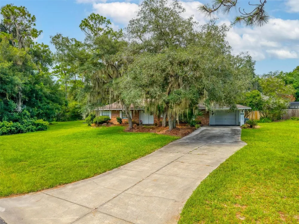 16529 ORANGE AVENUE Umatilla, FL 32784