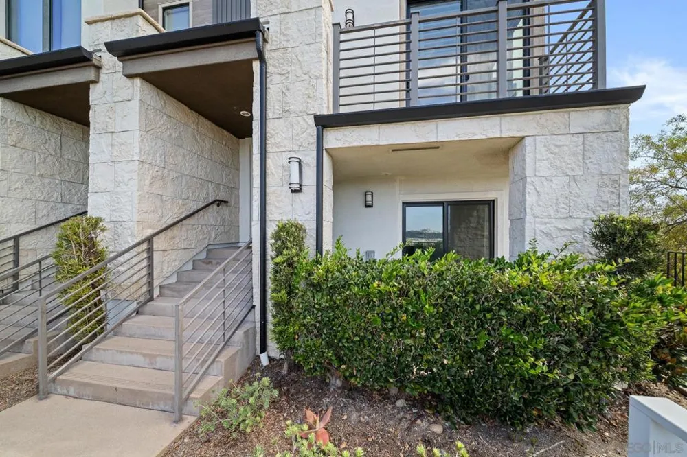 8309 Distinctive San Diego, CA 92108