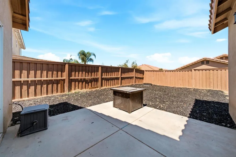 120 Estancia Way Hemet, CA 92545