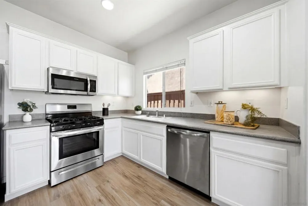 120 Estancia Way Hemet, CA 92545